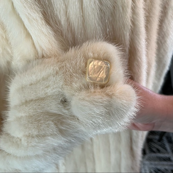Vintage White Mink Jacket - Picture 9 of 9